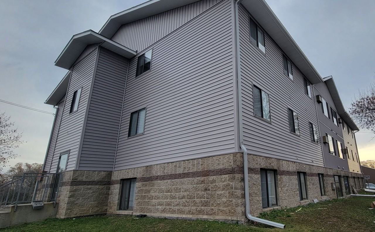 131 E Cedar St - Photo 2 of 7