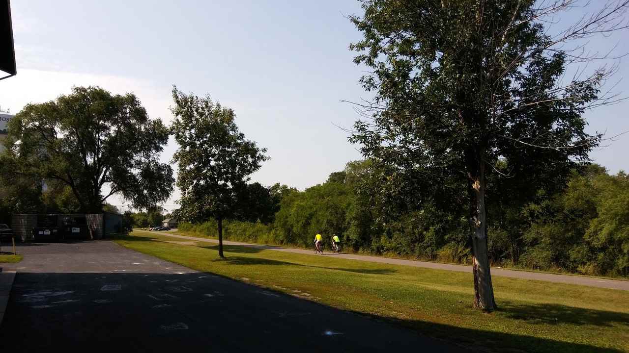 131 E Cedar St - Photo 3 of 7