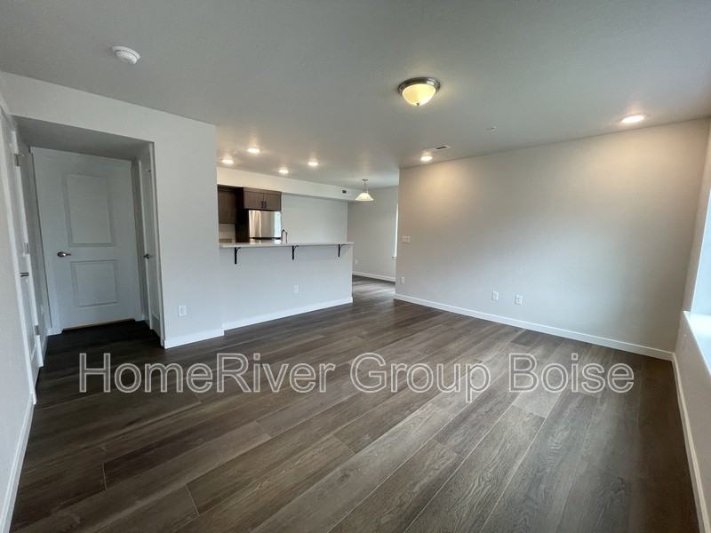 885 E Travel Ln #103 - Photo 4 of 23