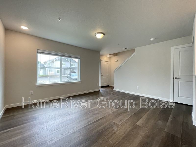 885 E Travel Ln #103 - Photo 5 of 23