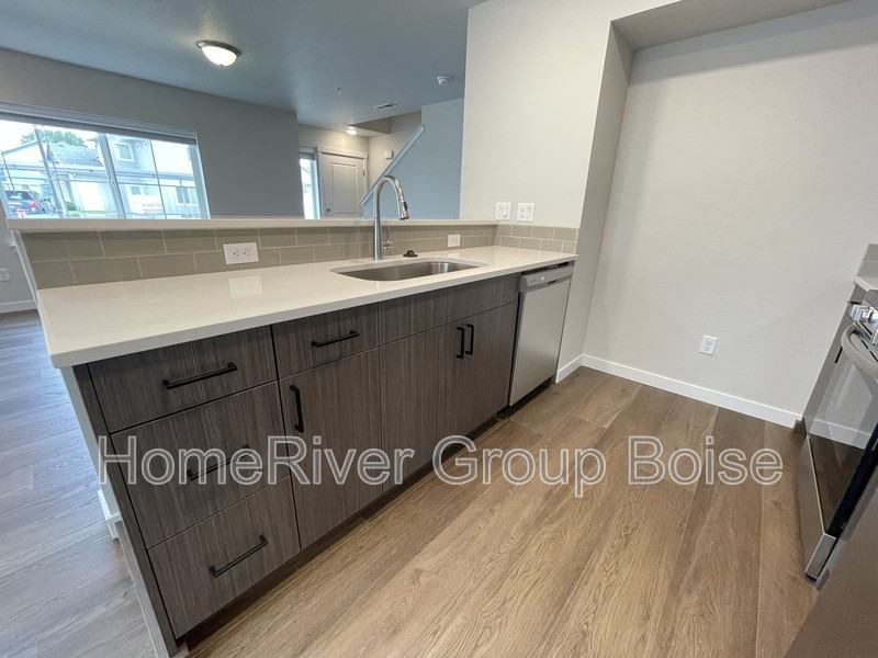 885 E Travel Ln #103 - Photo 3 of 23