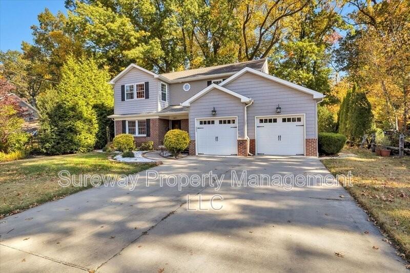 827 Longwood Dr - Photo 2 of 30