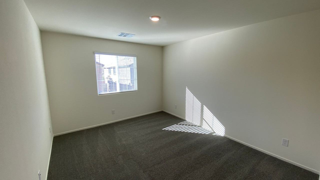 7850 Aurora Sky St - Photo 7 of 40