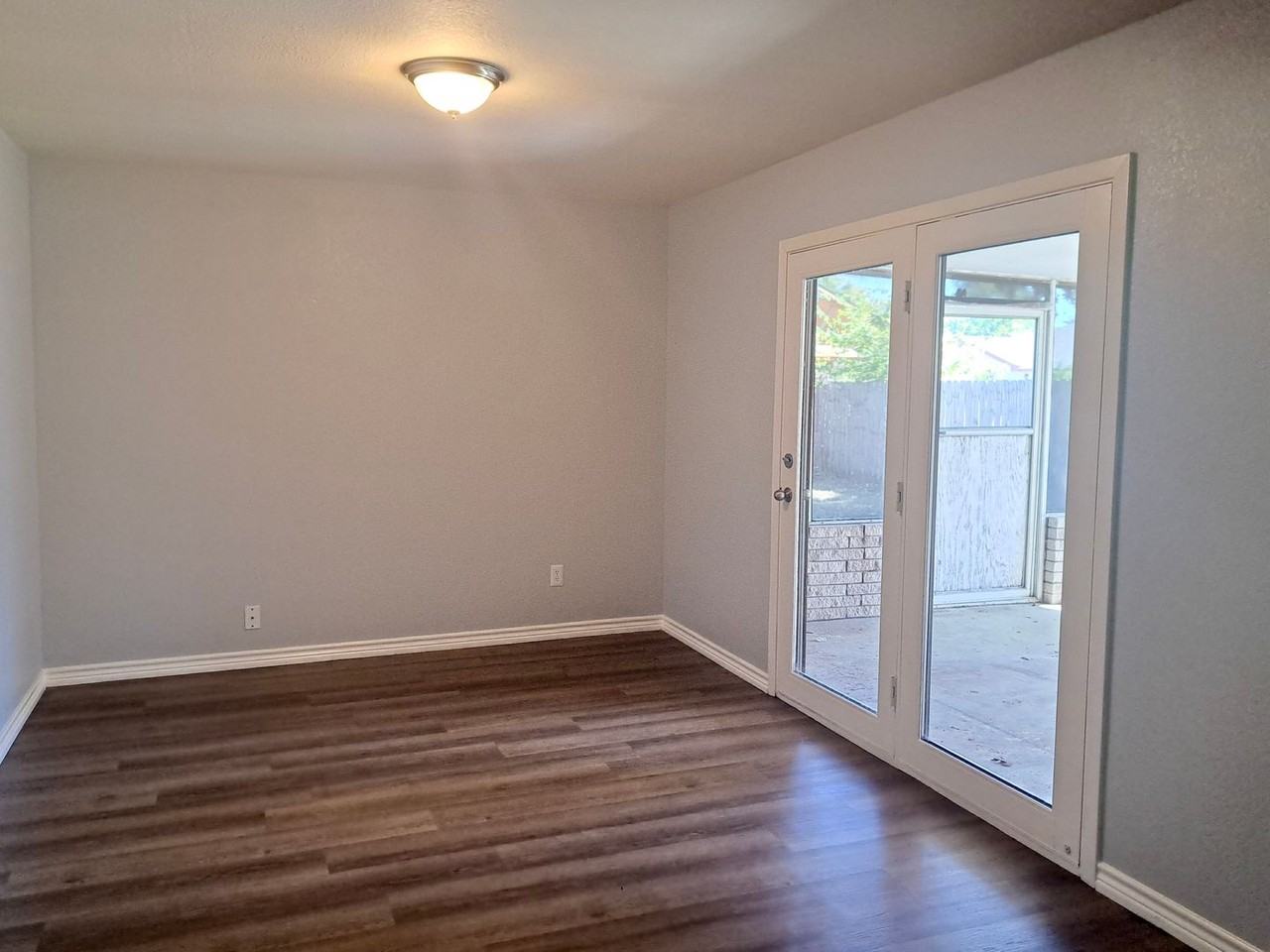 54161 Bryant St - Photo 5 of 22