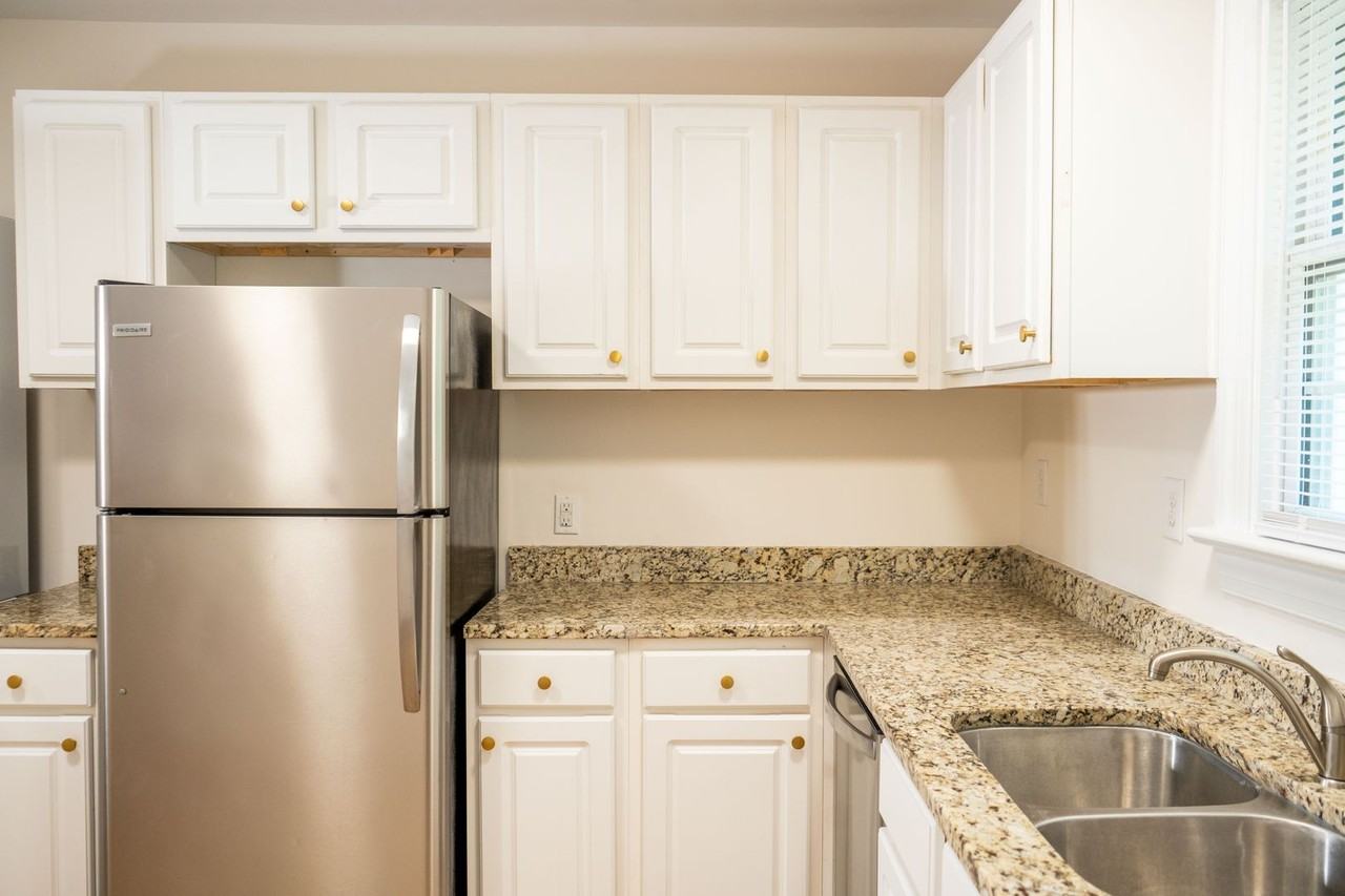 107 Cresap Rd - Photo 7 of 30