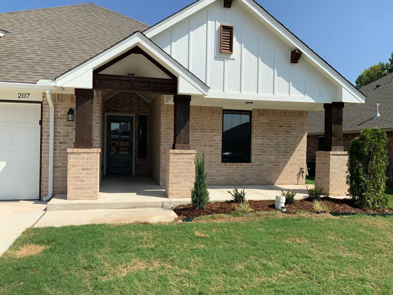 207 Firethorn Way - Photo 3 of 34