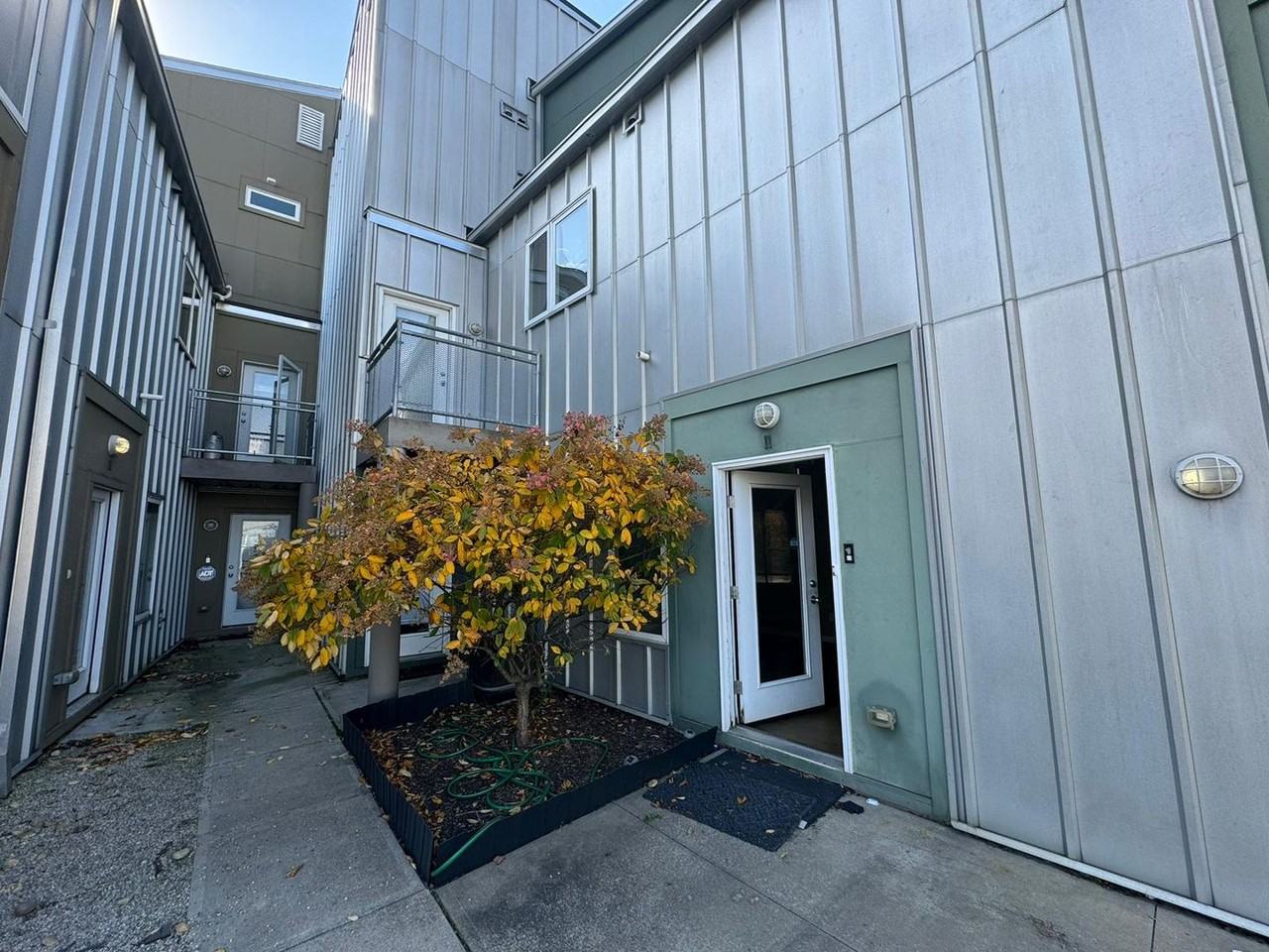 Chicle Luxury Townhomes LLC - Photo 6 of 25