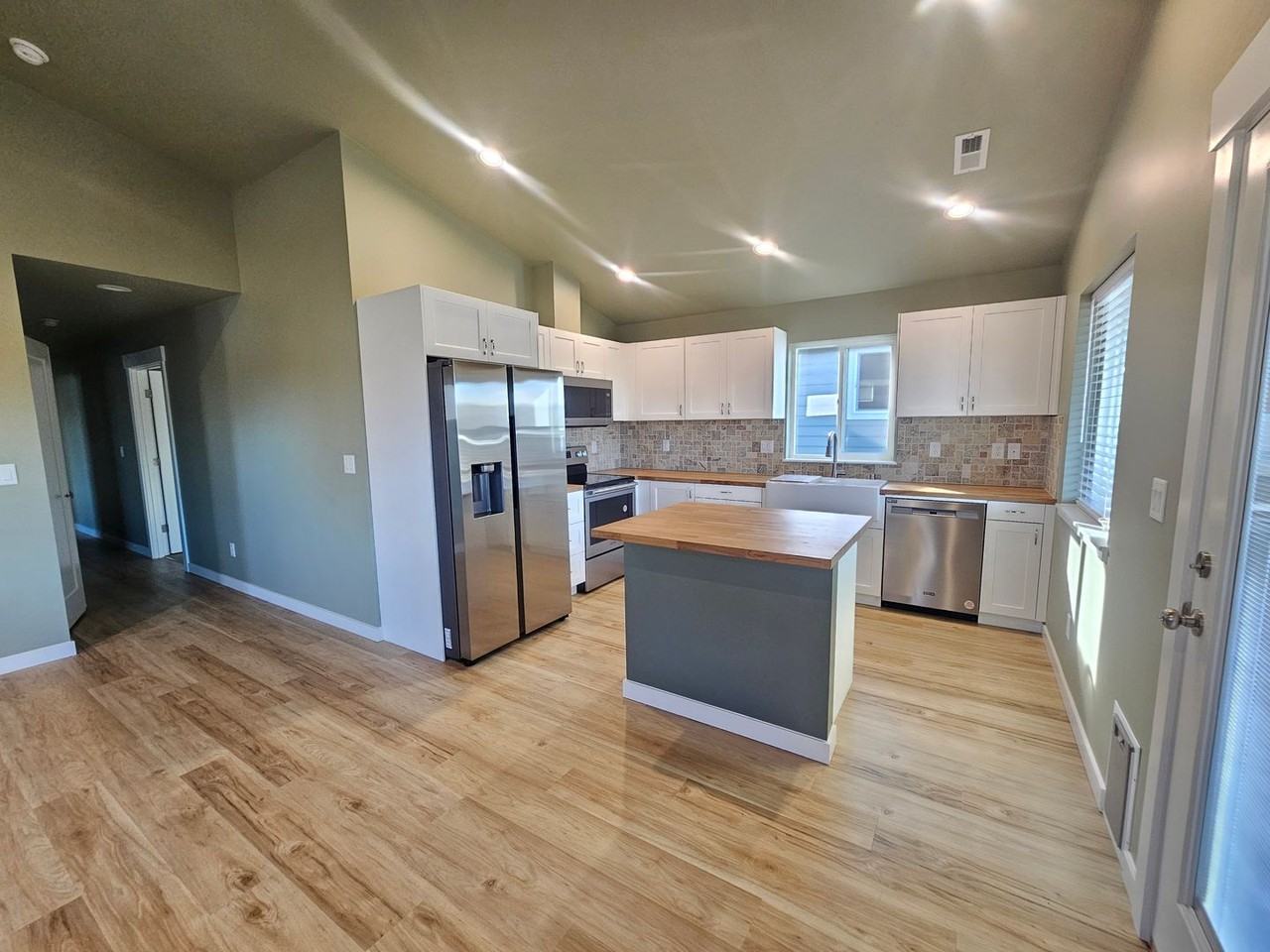 123 E 9th Ave #38 - Photo 3 of 15