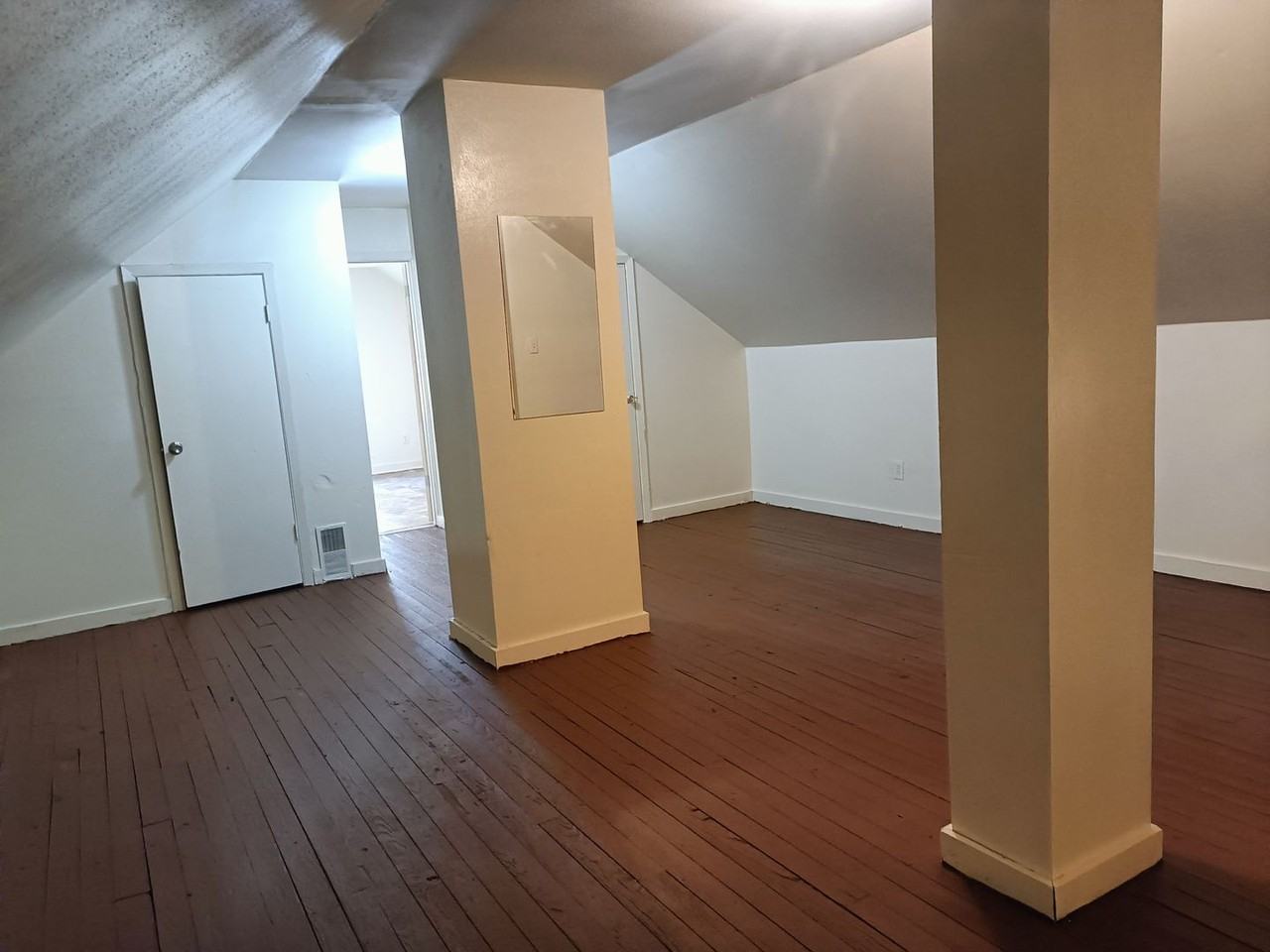 1975 W Melvina St - Photo 4 of 12