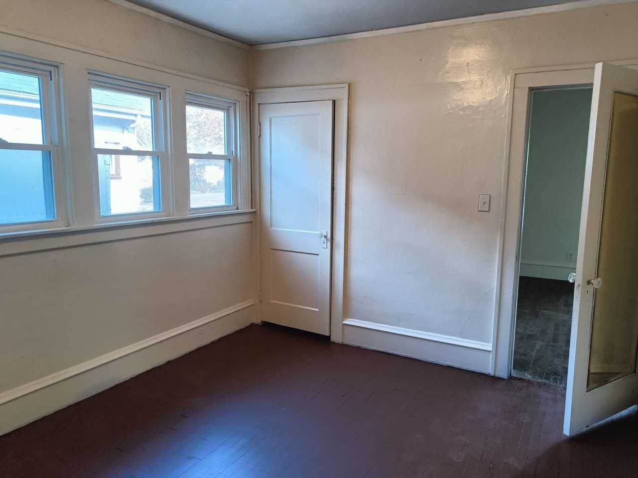 1975 W Melvina St - Photo 5 of 12