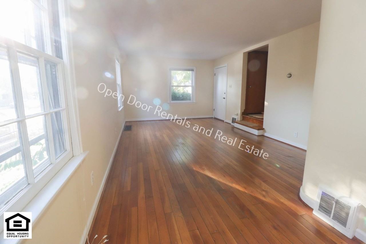 1806 Crescent Ave - Photo 2 of 10