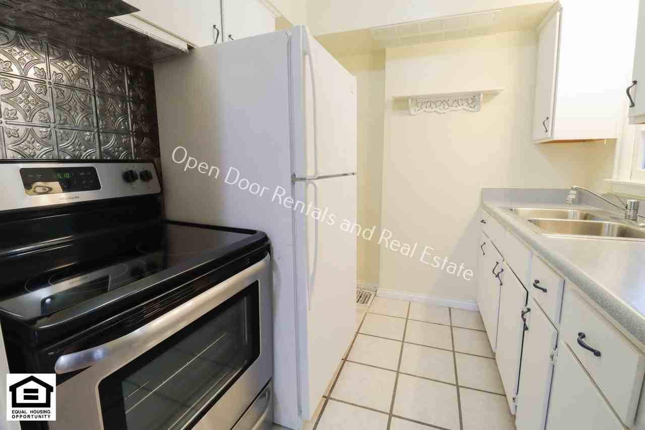 1806 Crescent Ave - Photo 3 of 10