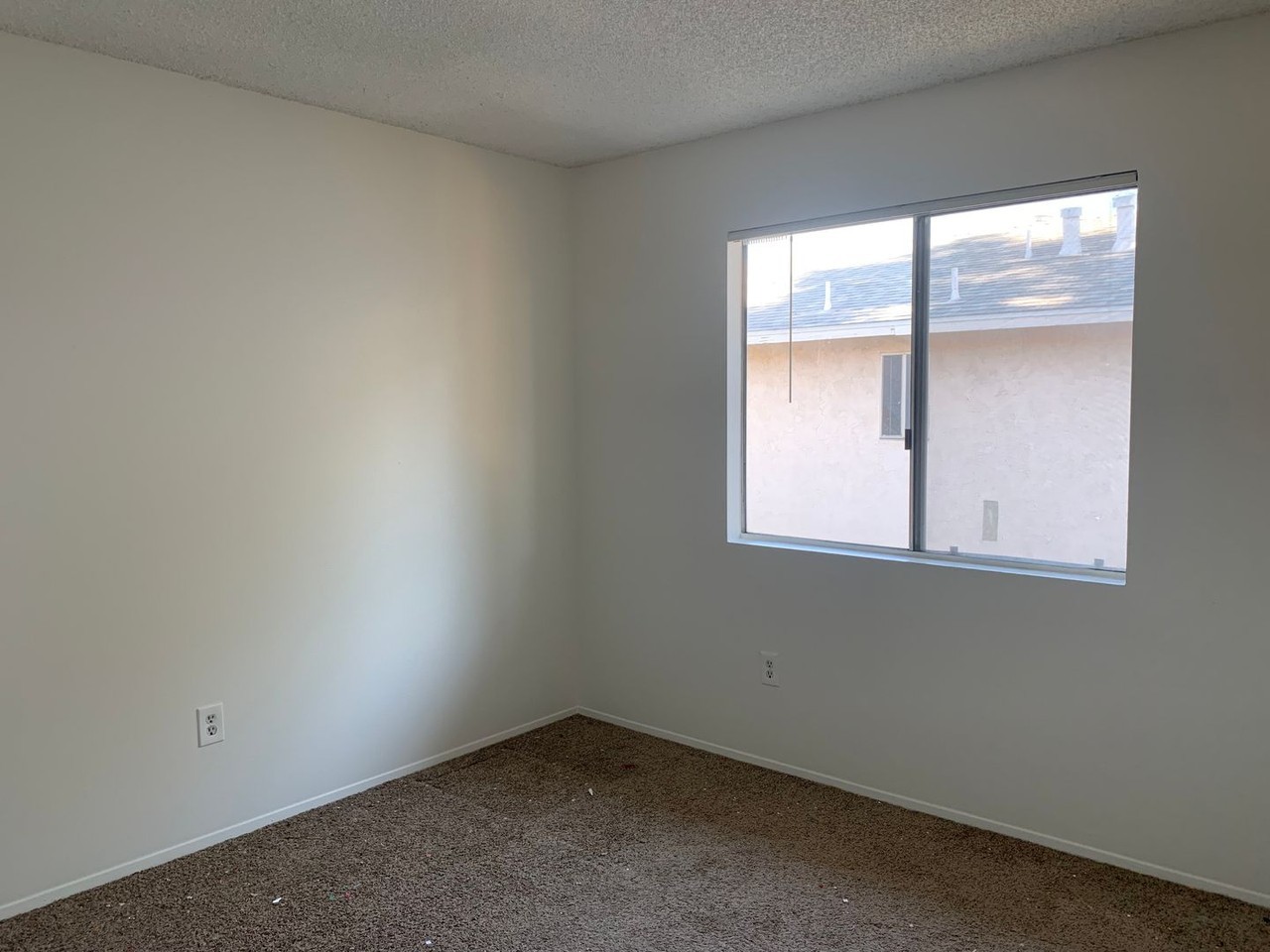 1039 W Lincoln Ave - Photo 2 of 4