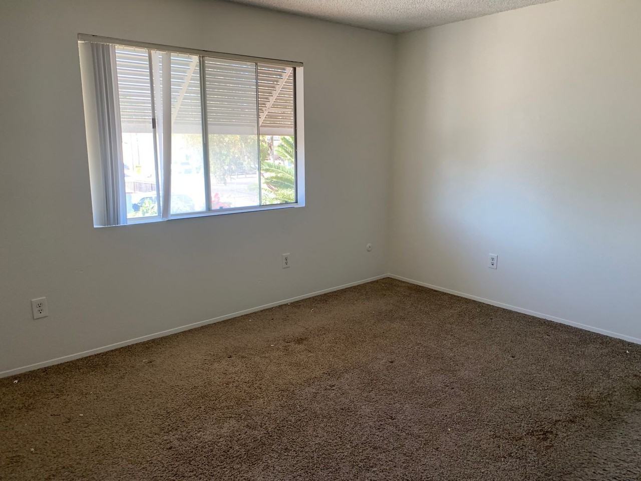 1039 W Lincoln Ave - Photo 3 of 4