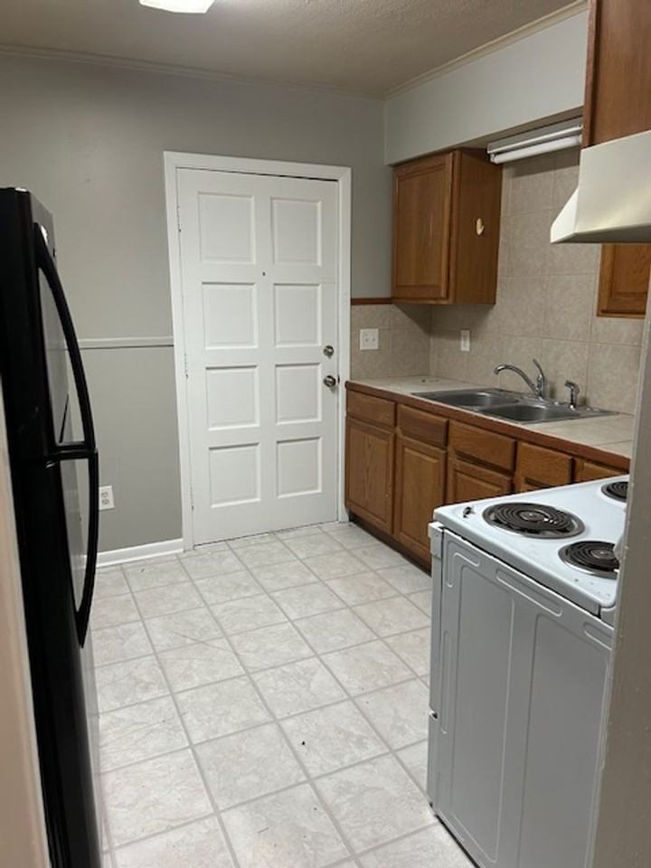 301 Robert St. Apartments - Photo 2 of 13