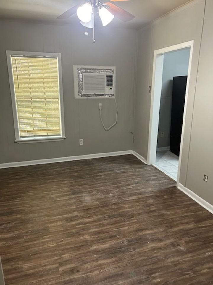 301 Robert St. Apartments - Photo 3 of 13
