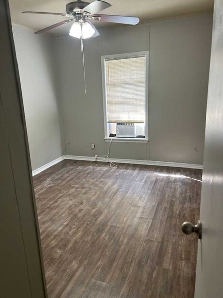 301 Robert St. Apartments - Photo 4 of 13