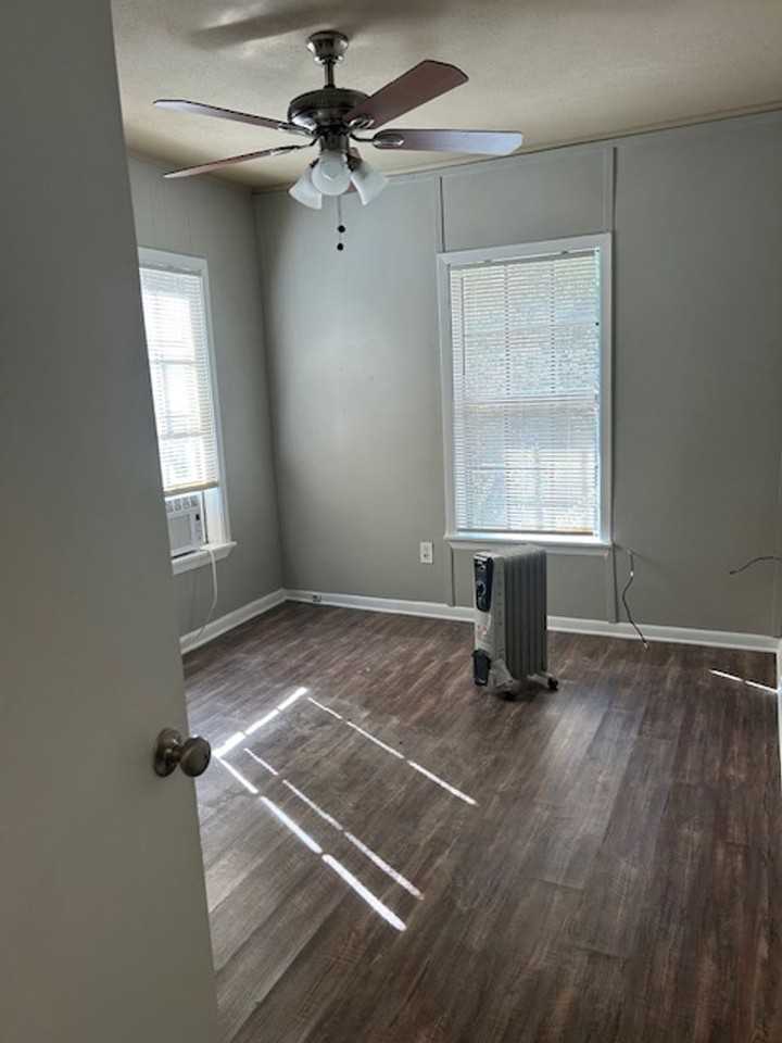 301 Robert St. Apartments - Photo 6 of 13