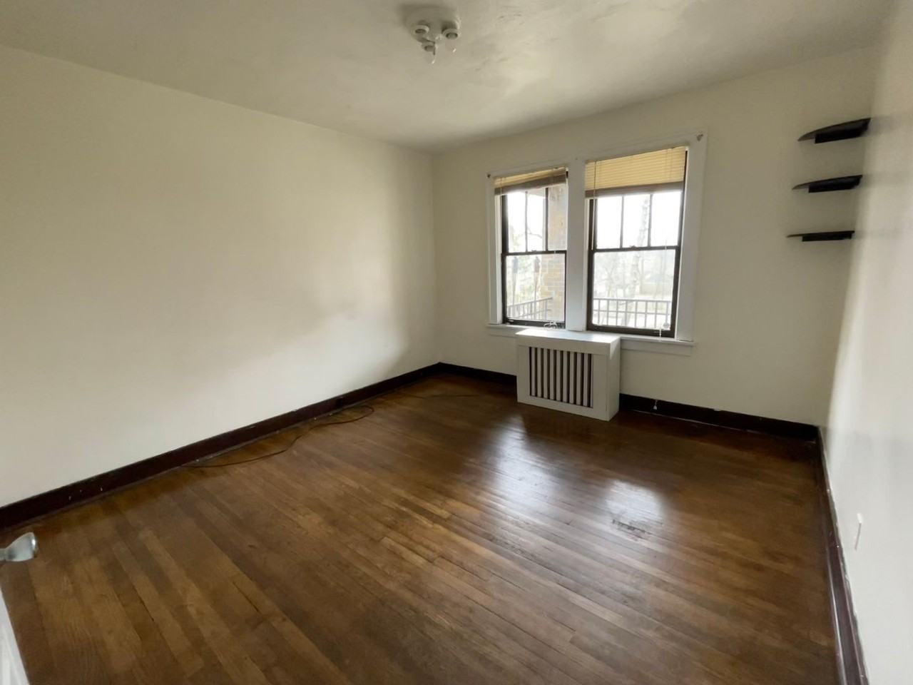 183 N Jackson Ave - Photo 6 of 16