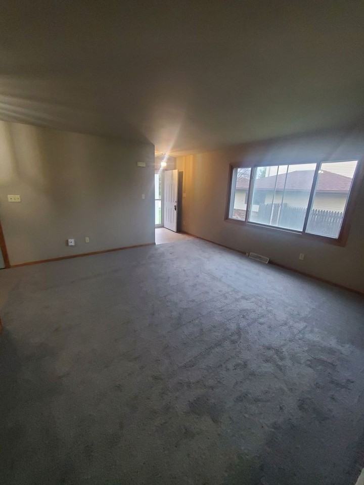 6111-6113 80th Pl. (Duplex) - Photo 2 of 10