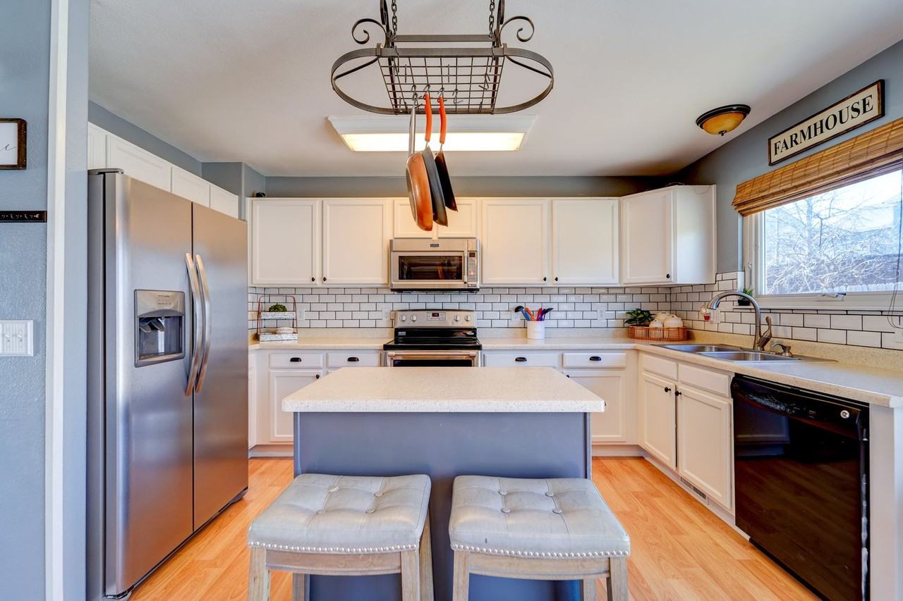 7164 Bonnie Brae Ln - Photo 2 of 37