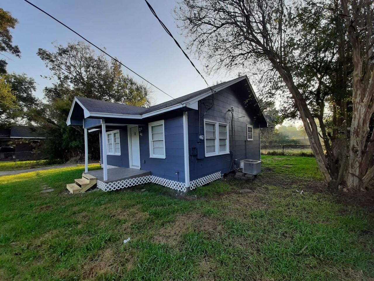 141 9th Ave - Photo 2 of 8