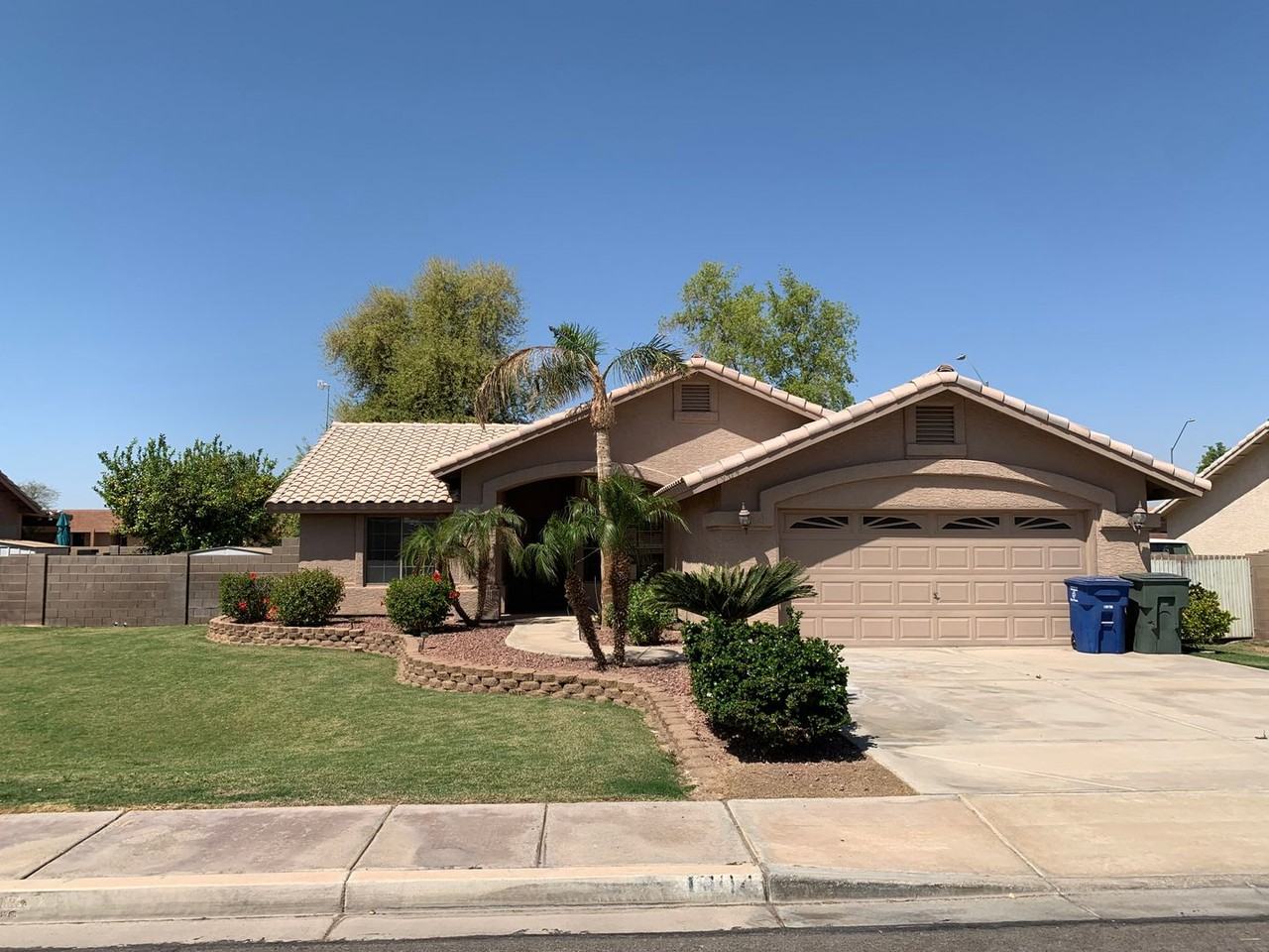 1904 S 39th Dr - Photo 2 of 23