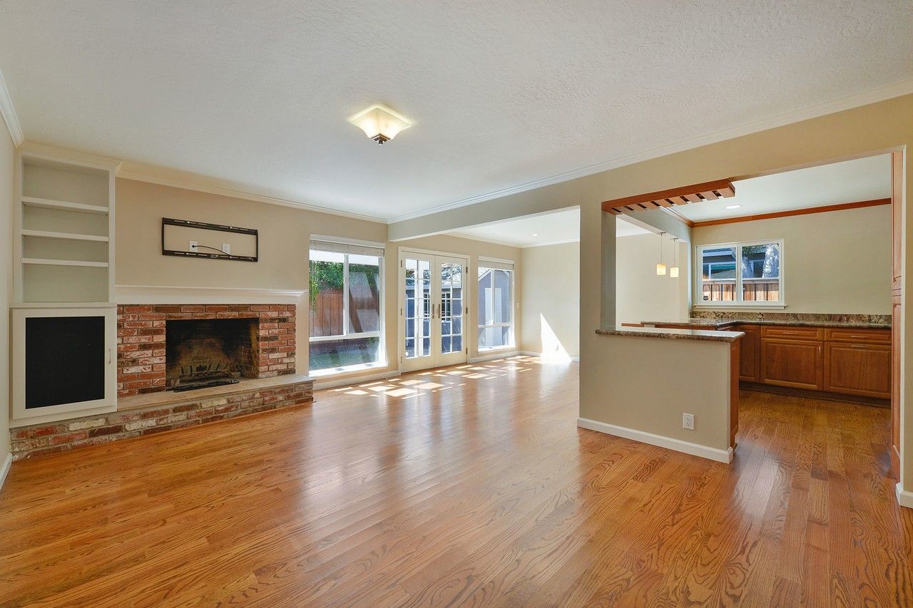 2091 Manzanita Ave - Photo 2 of 14