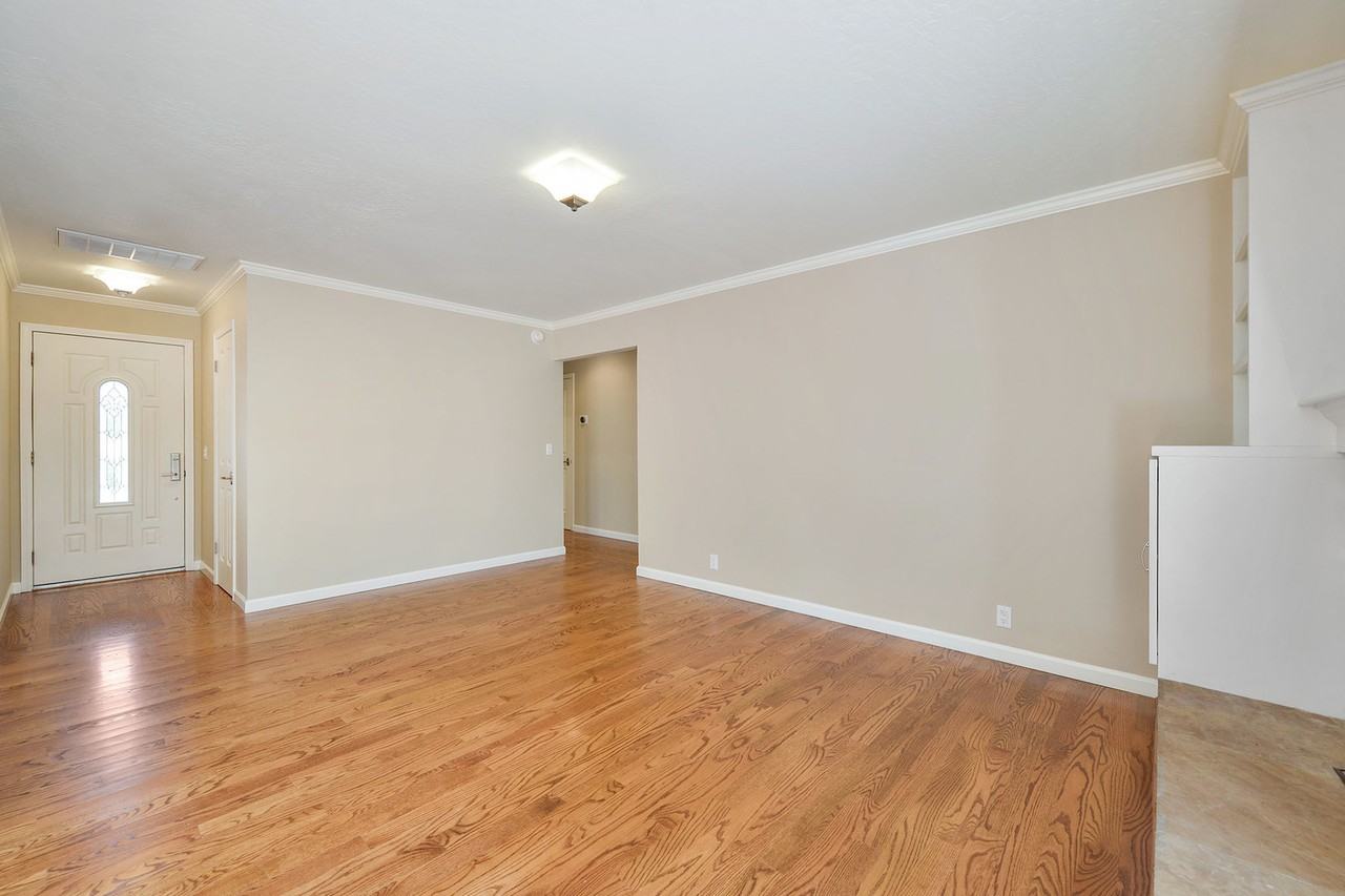 2091 Manzanita Ave - Photo 3 of 14