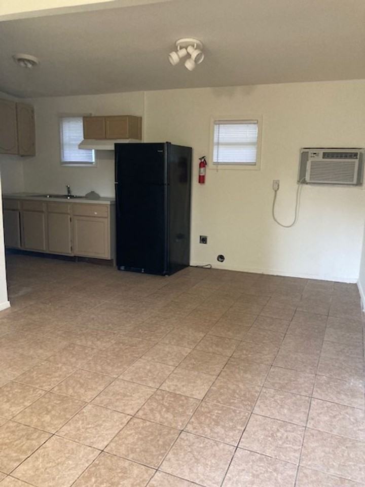 516 Austin St - Photo 2 of 7