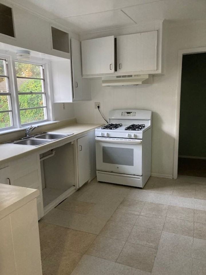 2227 17th Ave - Photo 5 of 11