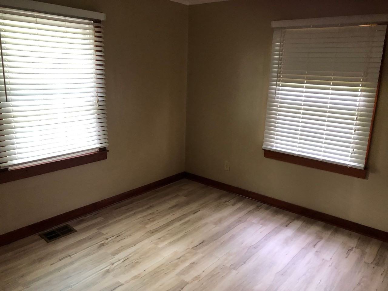 216 29th St - Photo 5 of 13