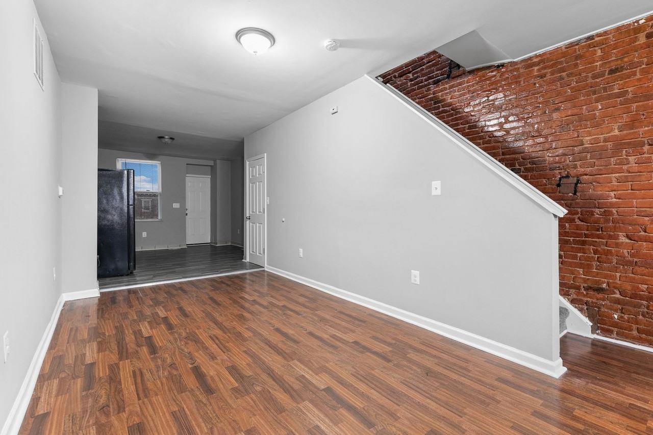 704 N Lakewood Ave - Photo 3 of 14