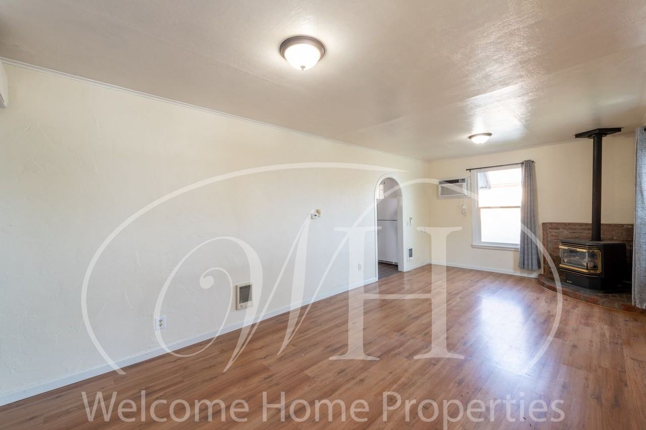 132 Malcolm St - Photo 7 of 22