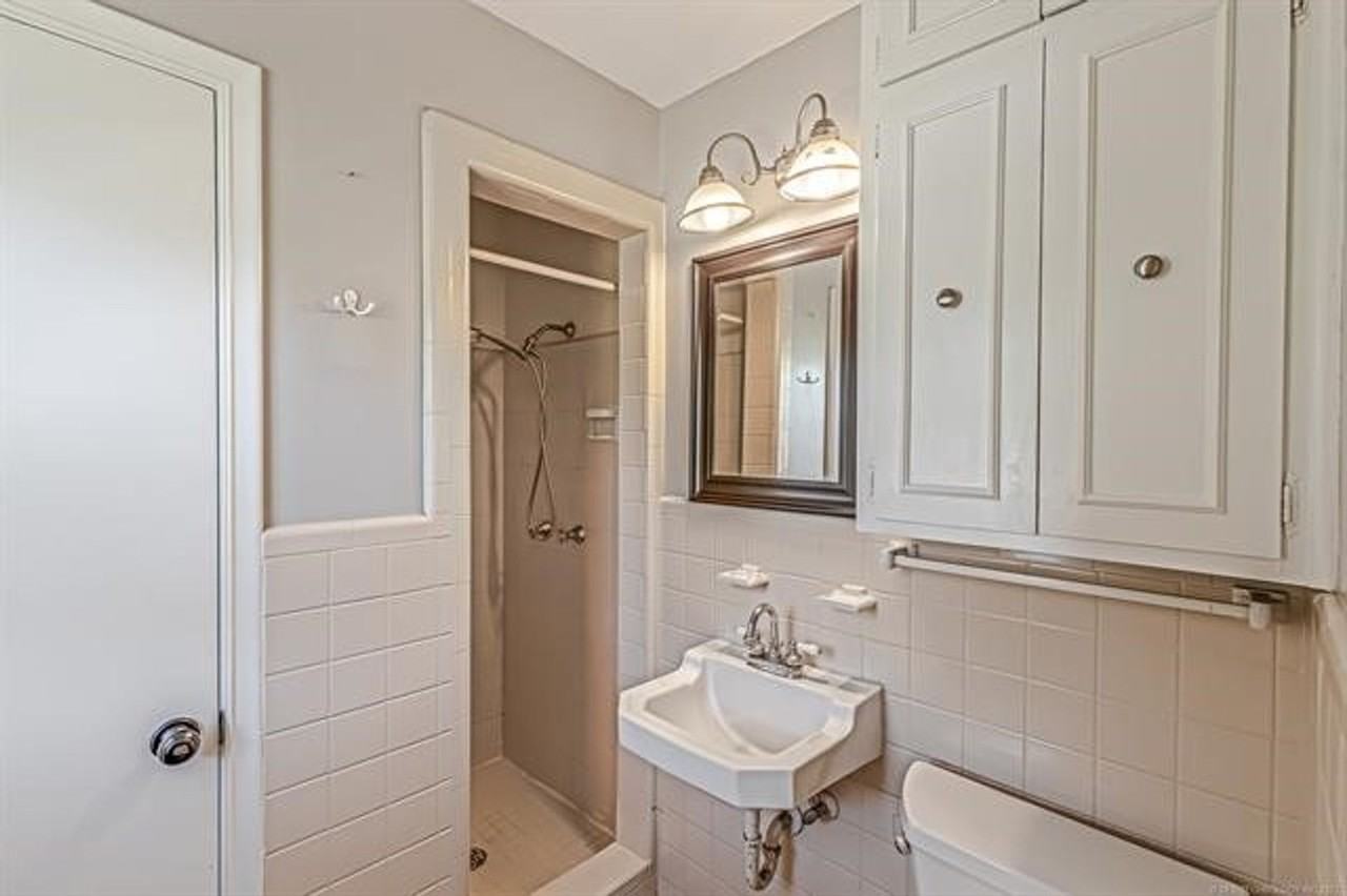 2180 S Toledo Ave - Photo 2 of 10