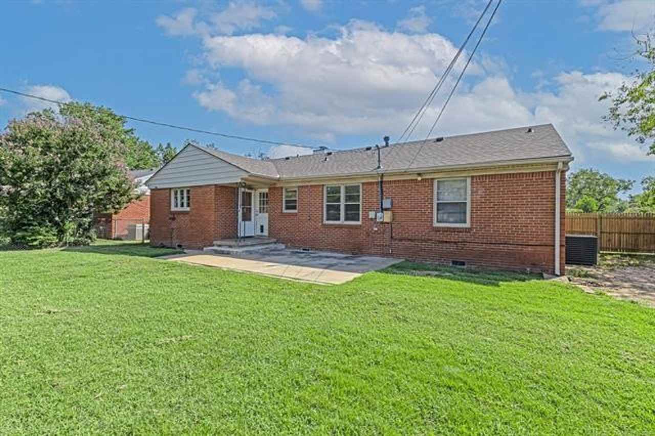2180 S Toledo Ave - Photo 3 of 10
