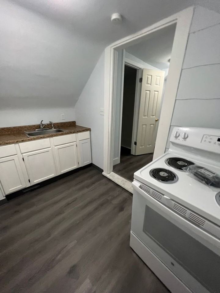 4266 12th St Uppr - Photo 2 of 7
