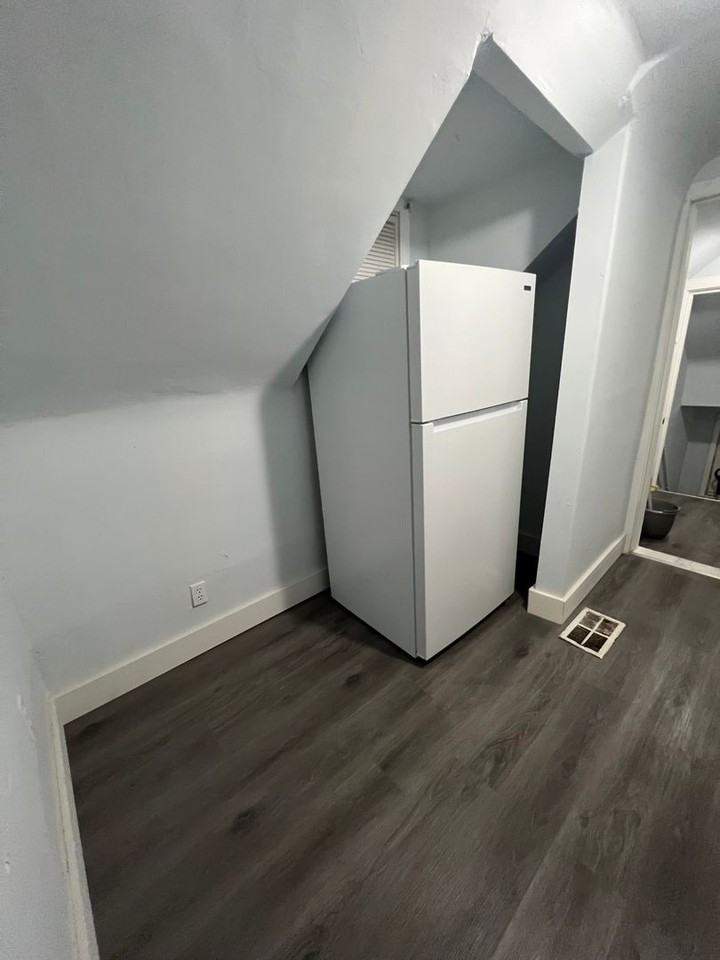 4266 12th St Uppr - Photo 3 of 7