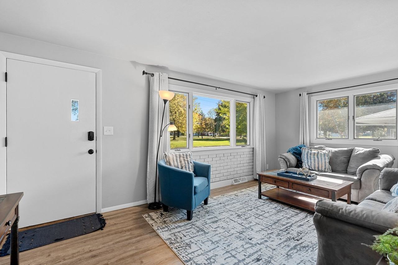 2627 S Jackson St - Photo 3 of 33