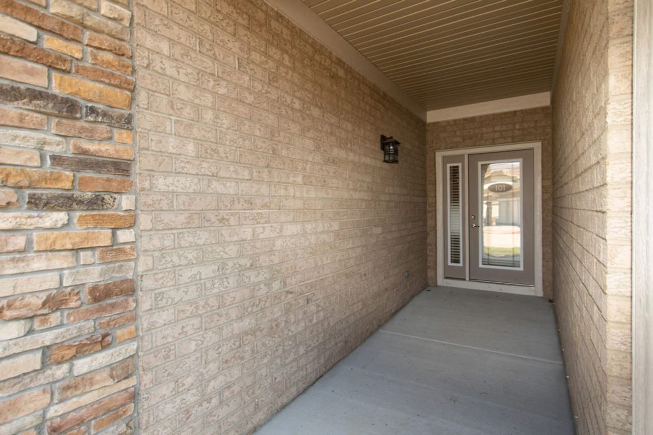 Eagle Crossing Luxury Apartment Homes - Photo 2 of 50