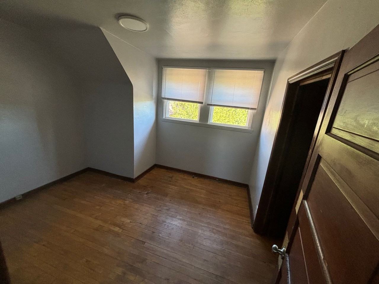 729 W Cedar St - Photo 5 of 8