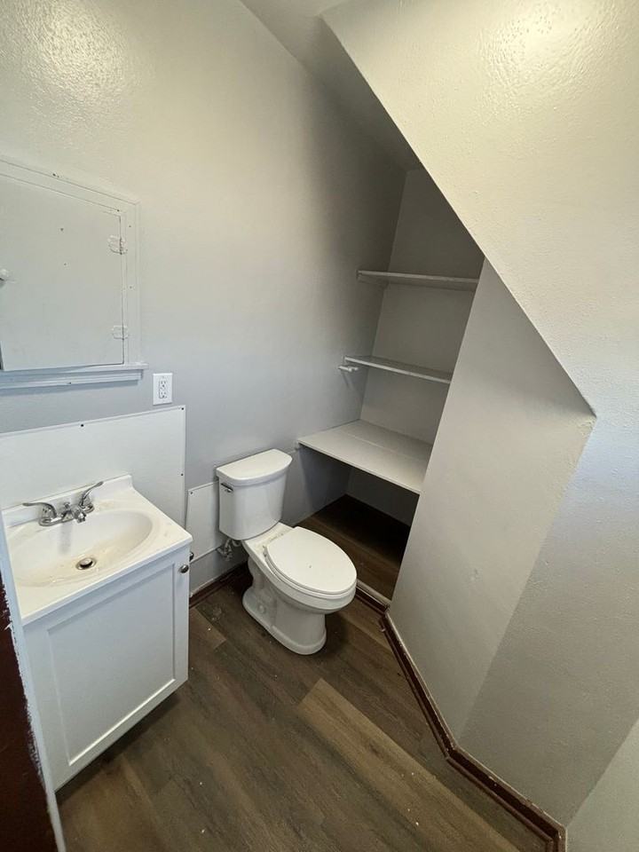 729 W Cedar St - Photo 7 of 8