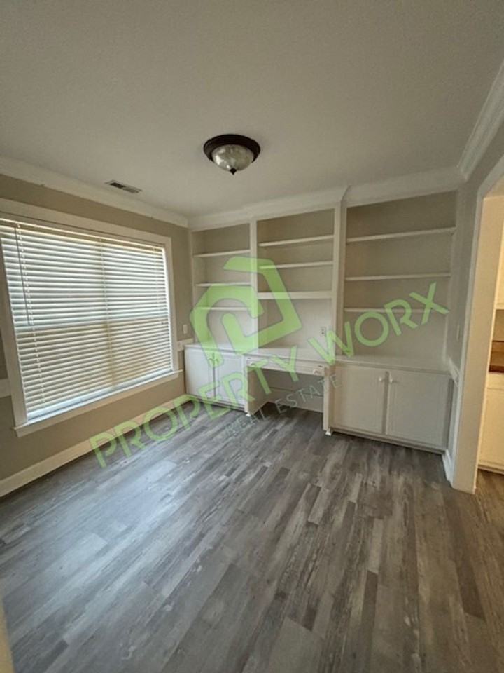 214 Windy Oak Dr - Photo 2 of 13