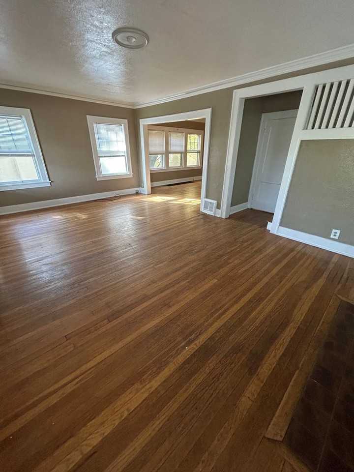 5300 Harrison St - Photo 4 of 31