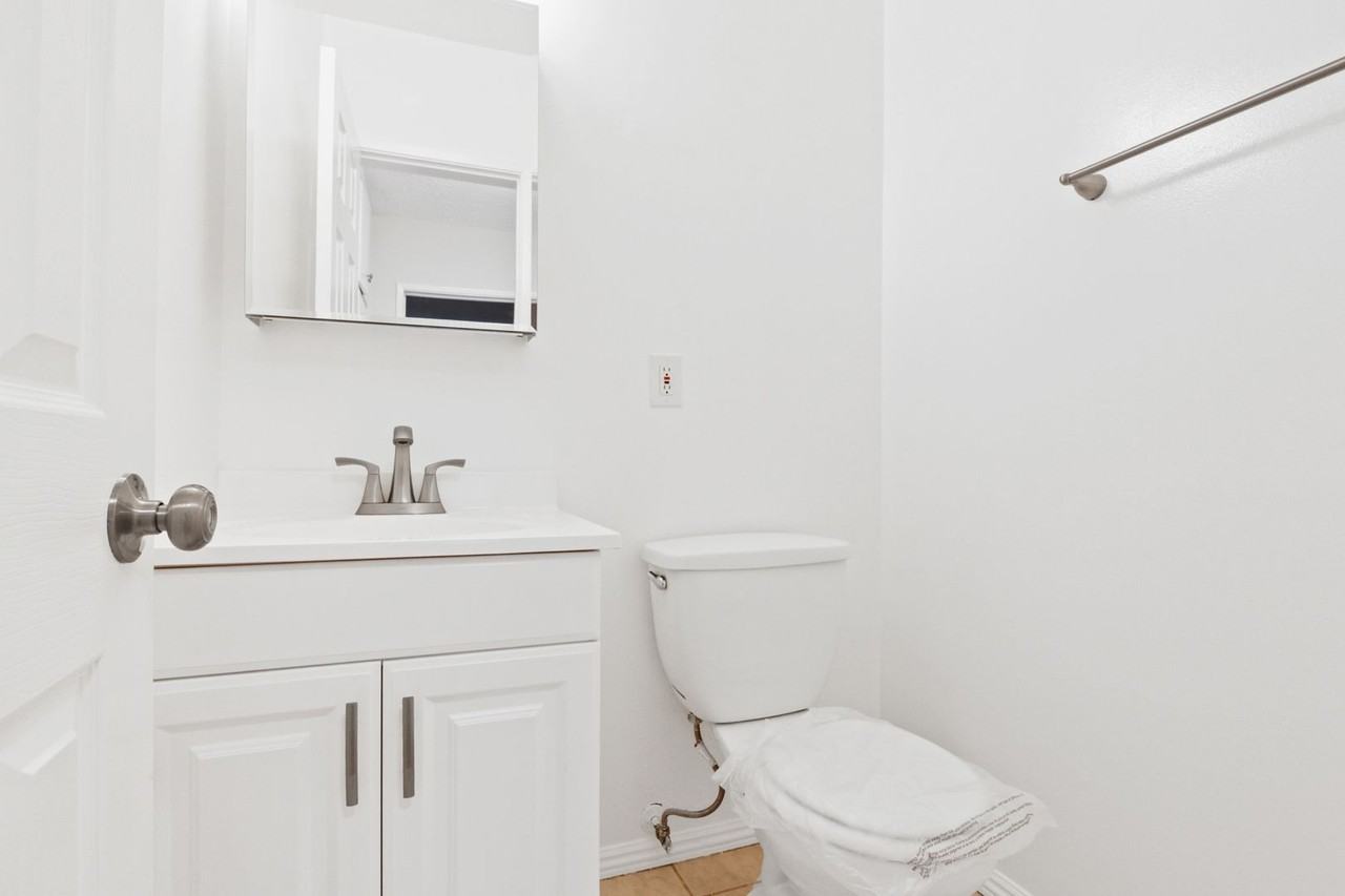 828 6th Street in Santa Monica - Photo 3 of 8