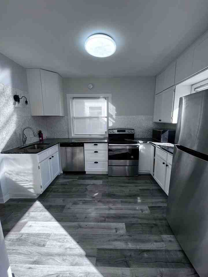 610 E 8th St - Photo 6 of 18