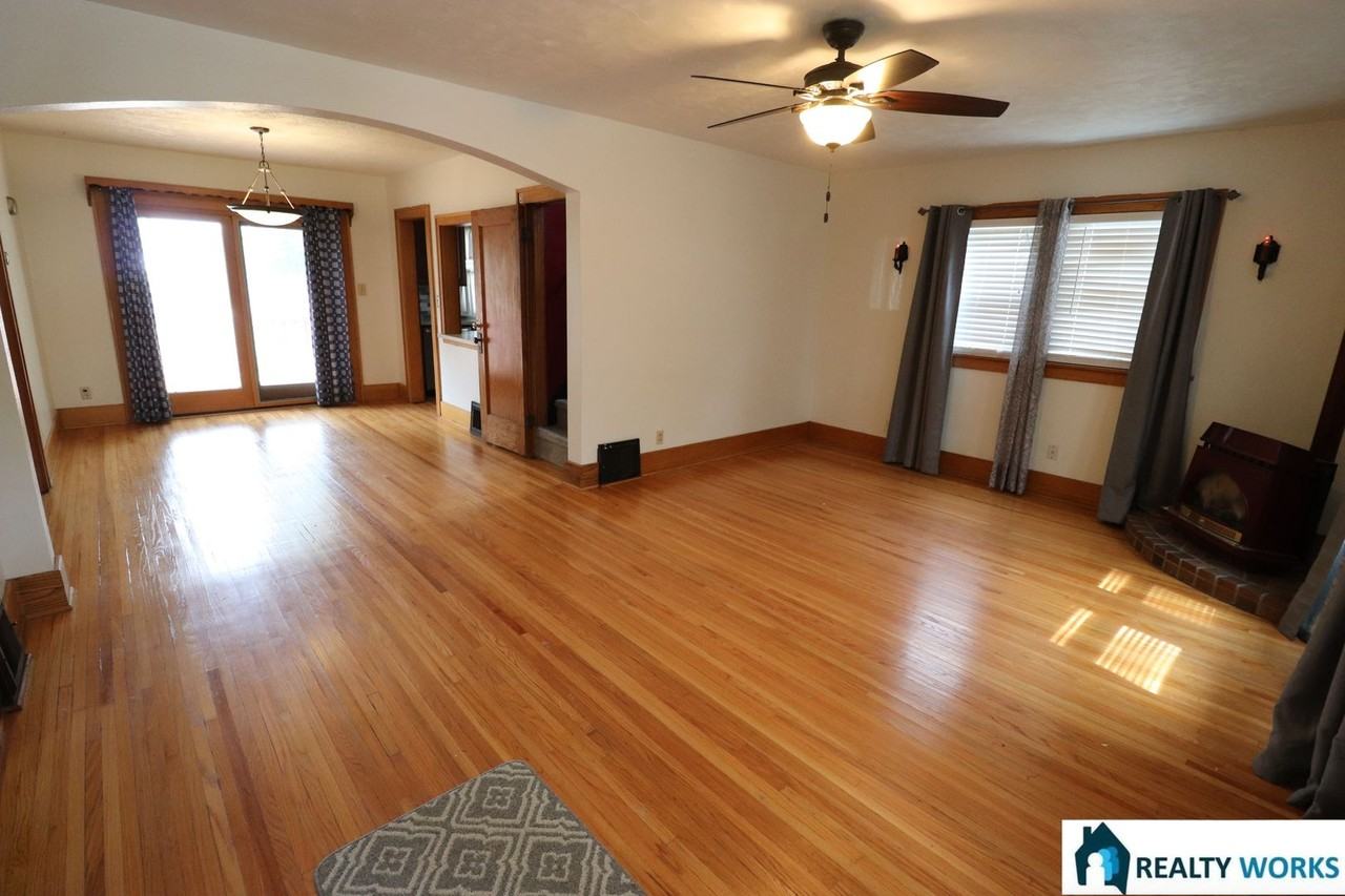 2828 Washington St - Photo 3 of 9