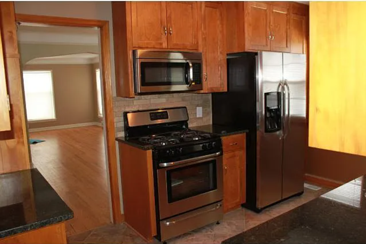 5921 Chicago Ave - Photo 3 of 7