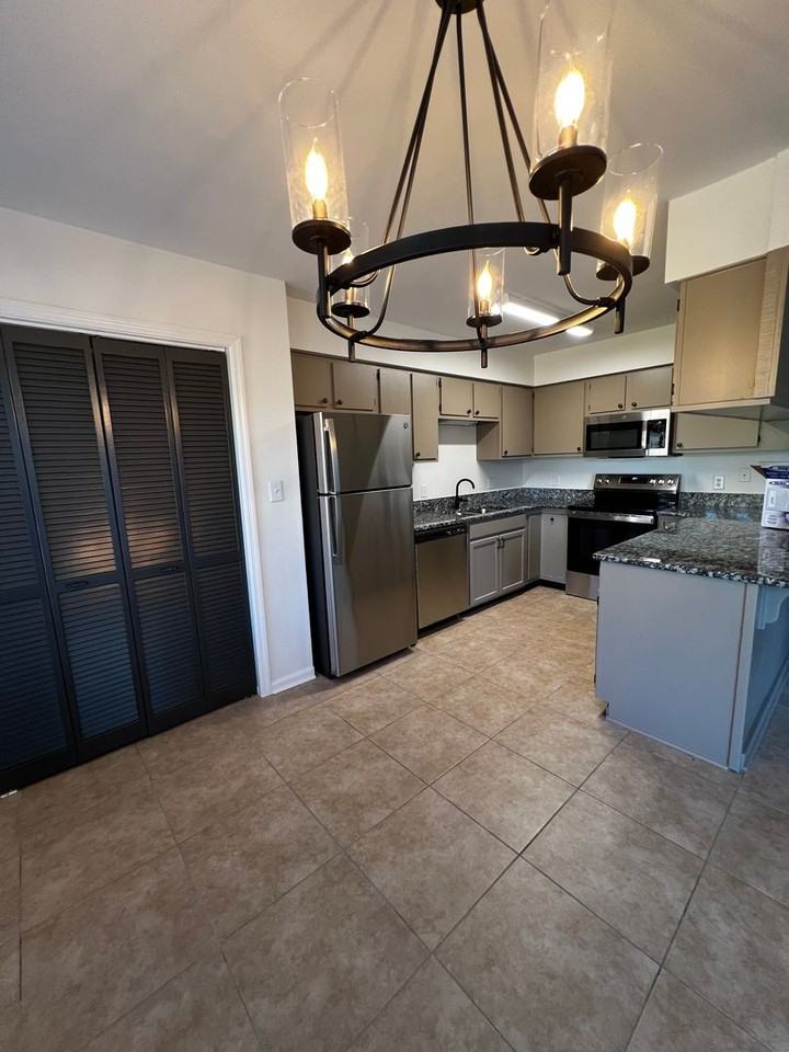 25 Sams Point Rd - Photo 5 of 24