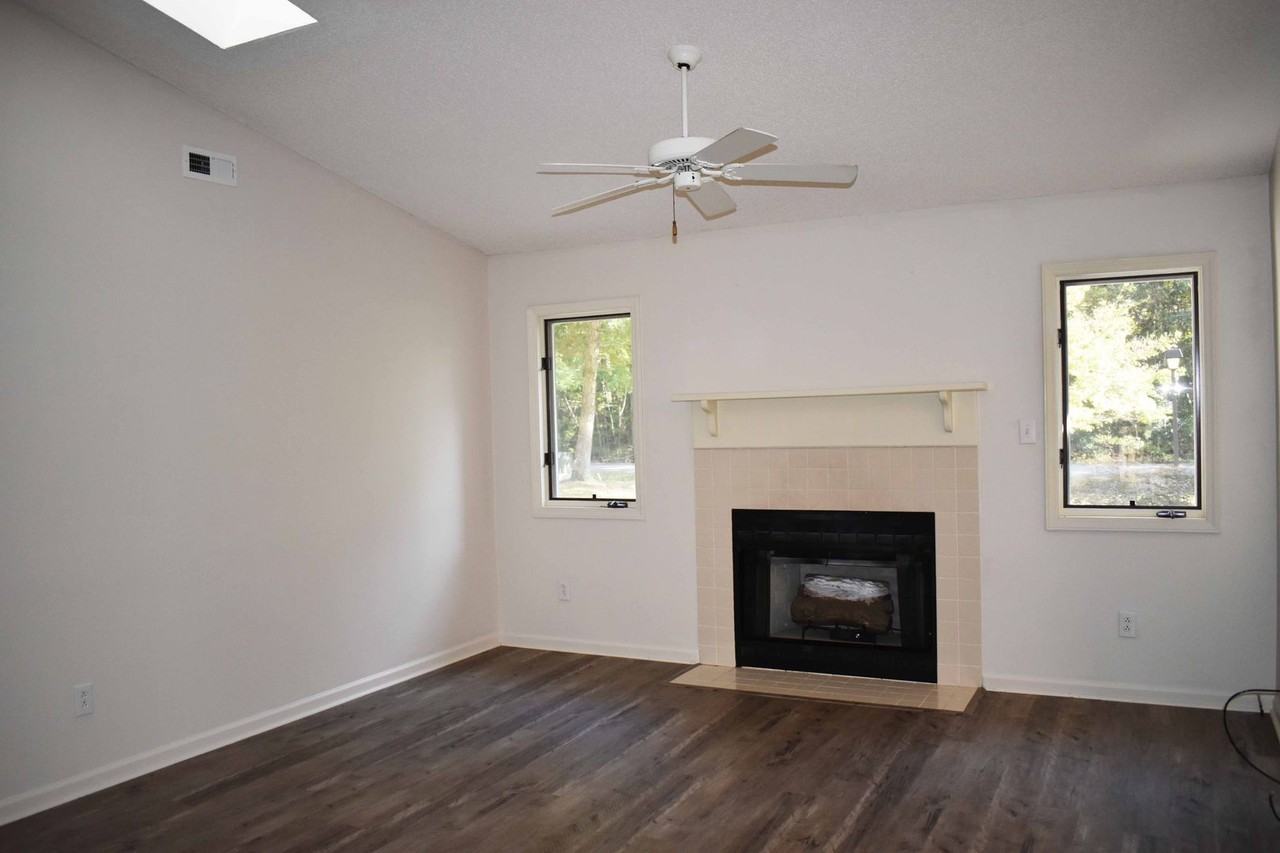 4004 Schooner Cir - Photo 2 of 15